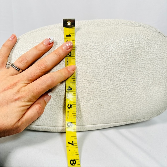 Brighton hobo bag leather shoulder artisan hardware contrast trim cream tan - Picture 7 of 13